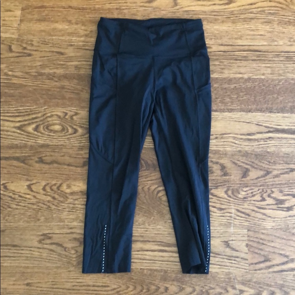 Lululemon size 4 leggings. Black, 3/4 cropped
